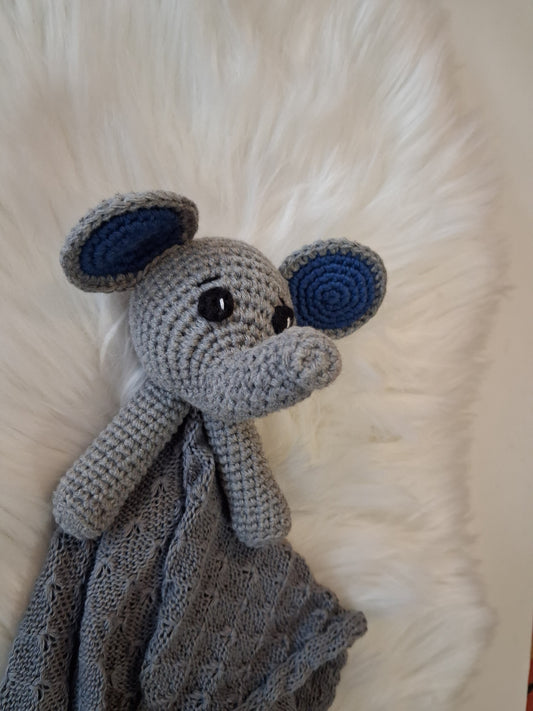 Elefant med blå øre